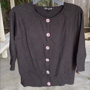 ⭐️ Adorable button up sweater